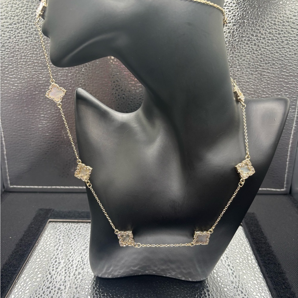 Elegant Gold Necklace with Mother Of Pearl Accents.